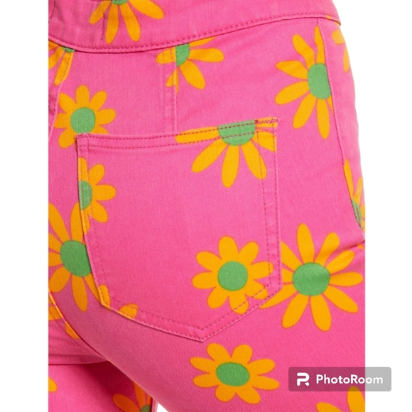 🚨SOLD🚨NWT FP Youthquake High rise printed crop Flare jeans - Picture 3 of 5